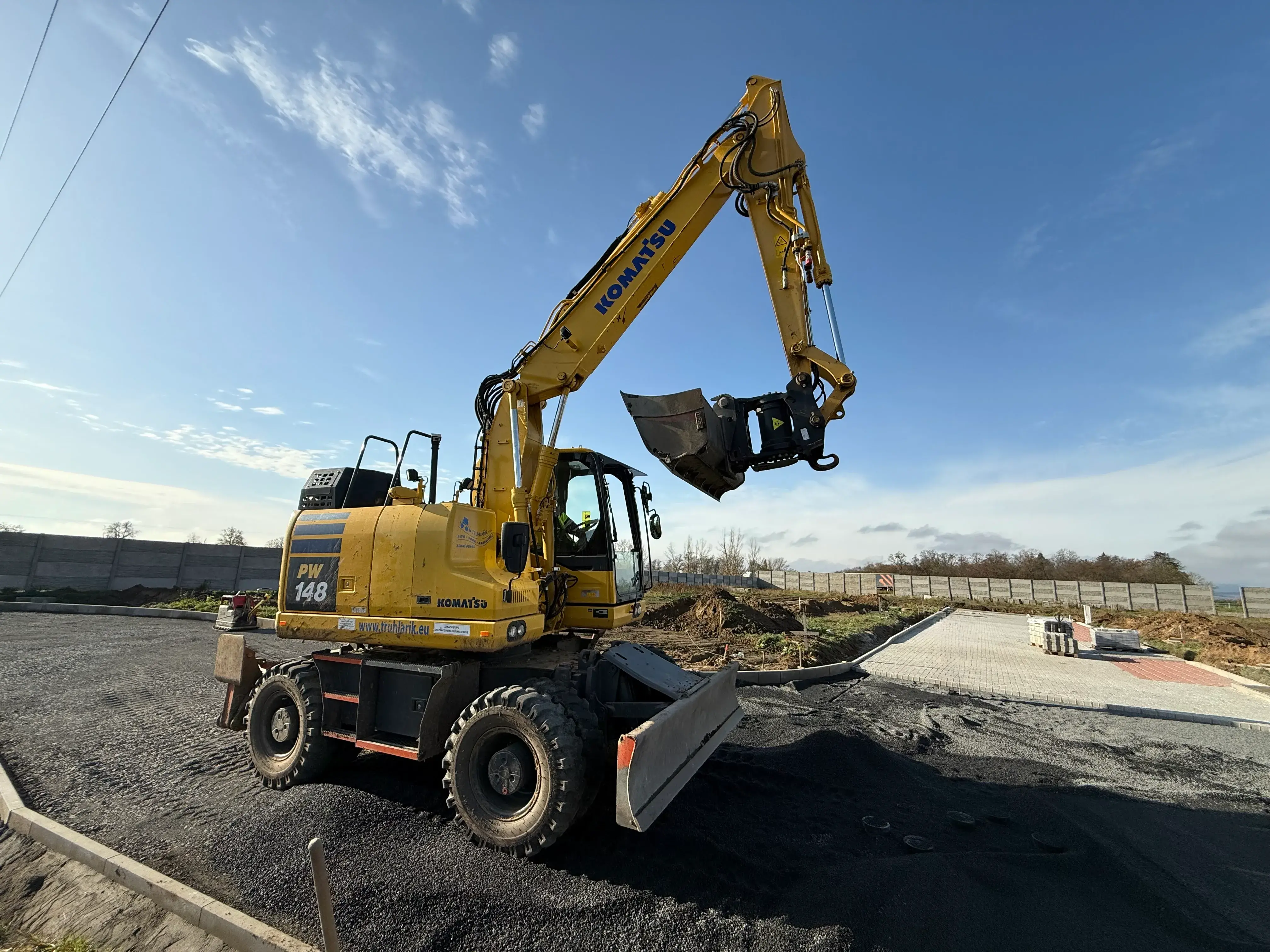 Stavby inženýrských sítí, komunikací, stavební a zemní práce